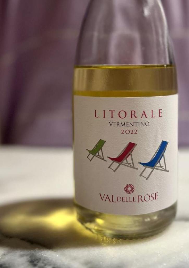 Bottle of Val delle Rose Litorale Vermentino with a reflection on the counter, Drink Vermentino this summer